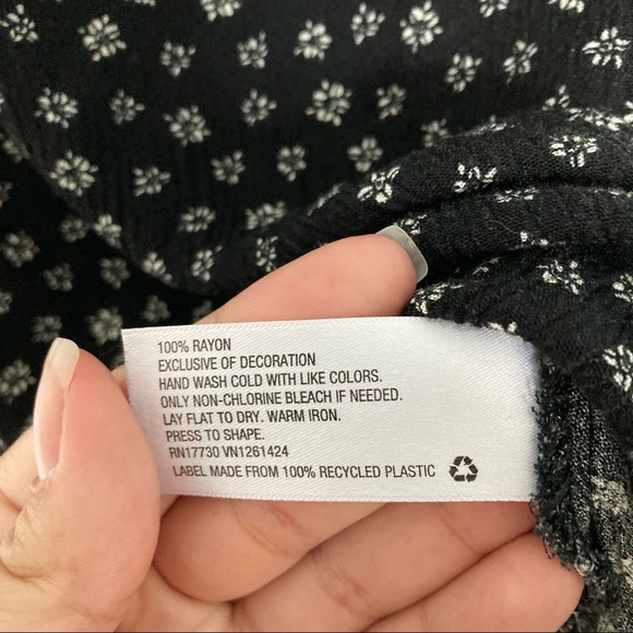 Target Flowy Floral Cold-Shoulder Top - Picture 4 of 5